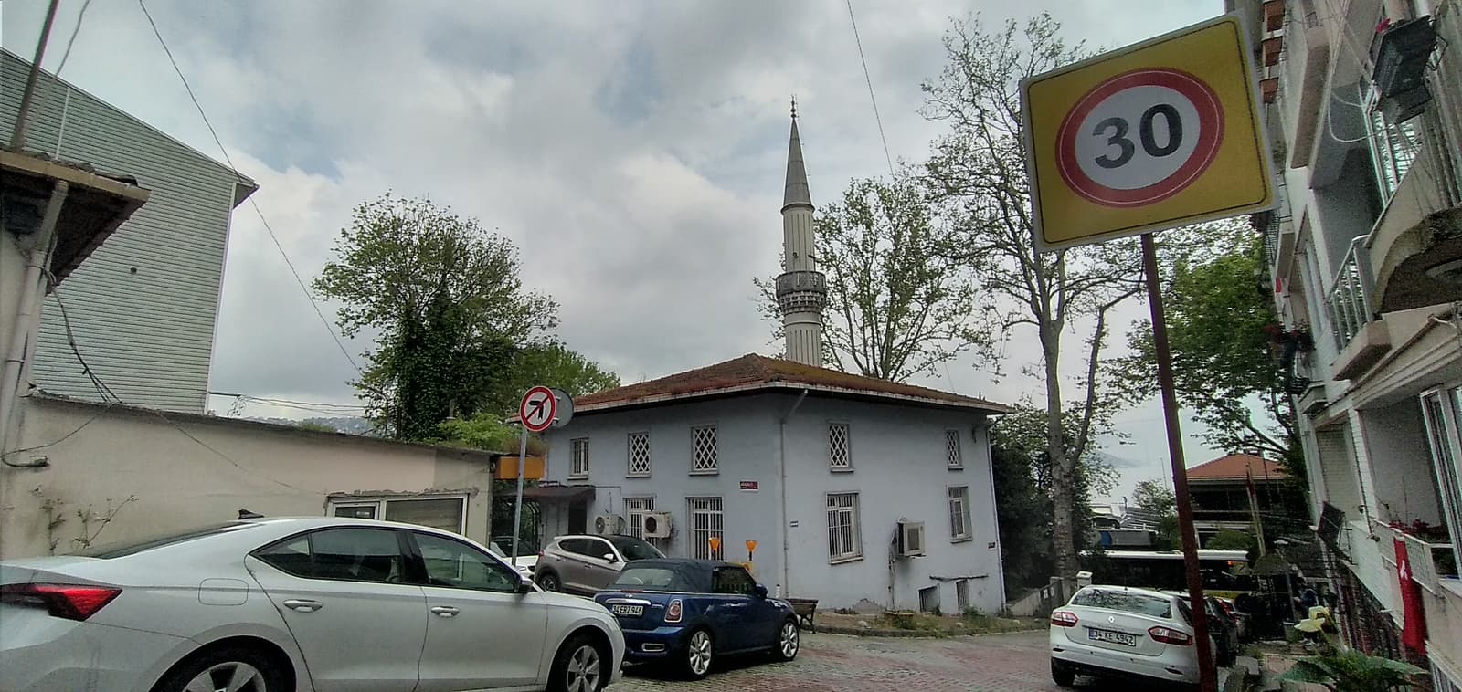 Gümrükçü İshak Ağa Camii