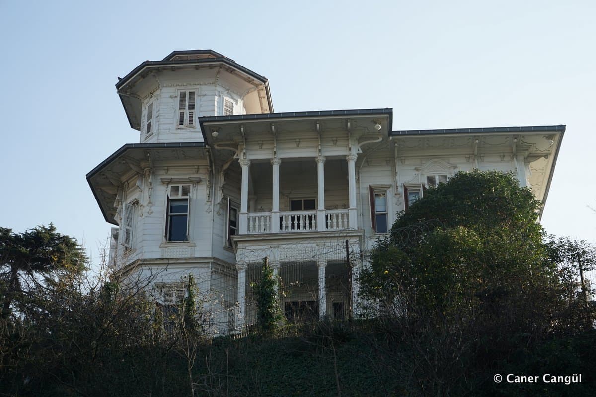 Cemil Molla Köşkü