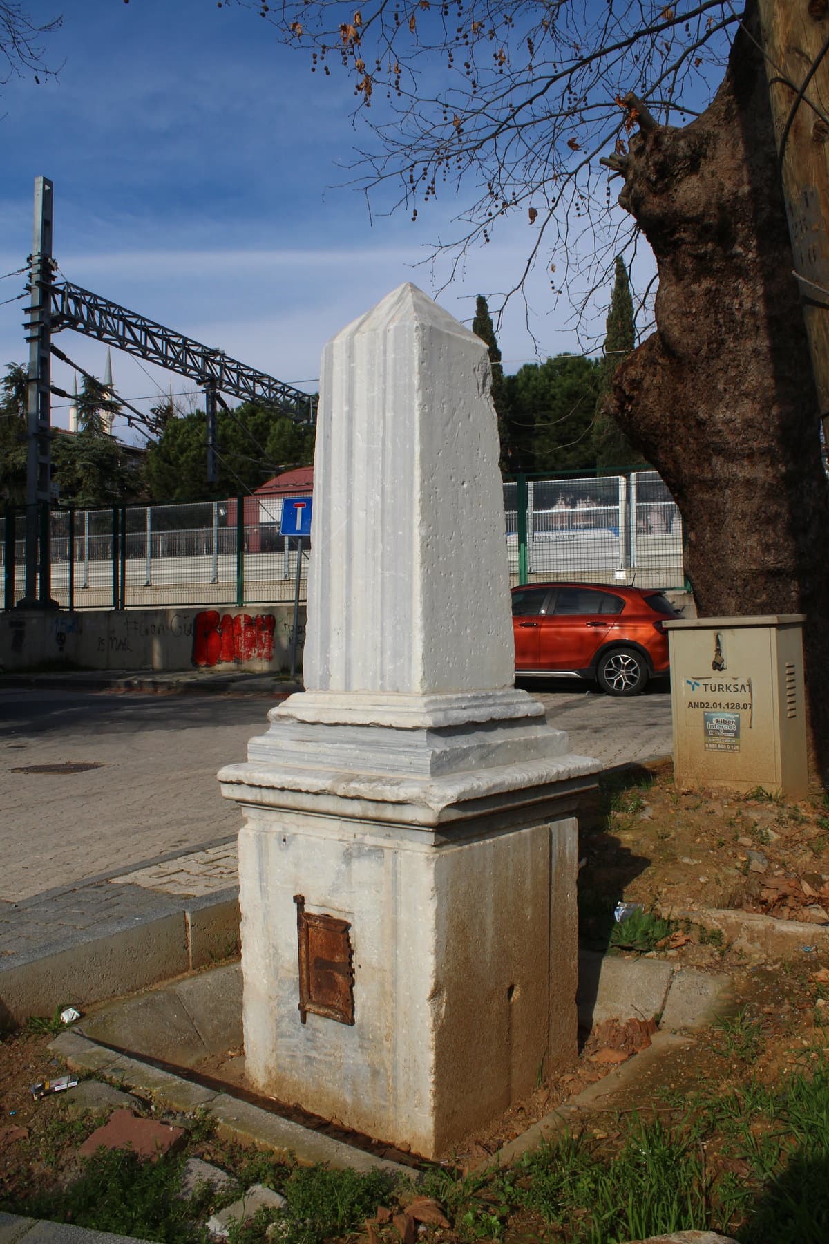 Mermer Anıt, Maltepe