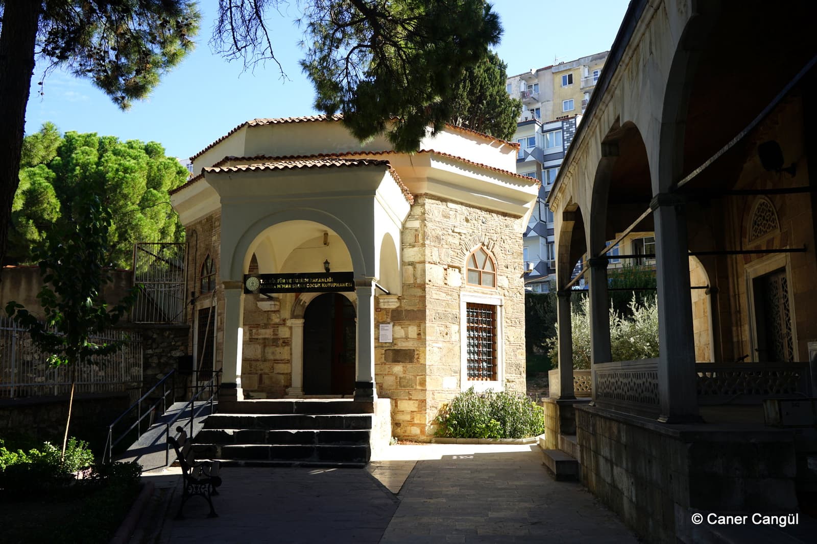 Muradiye Kütüphanesi