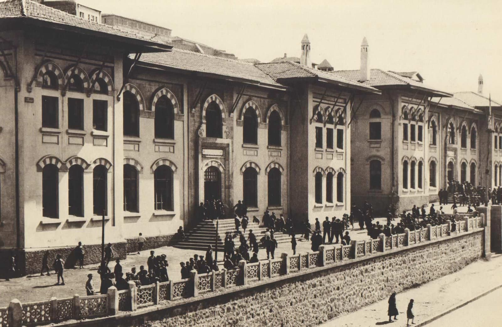 Gazi ve Latife Hanım Okulları