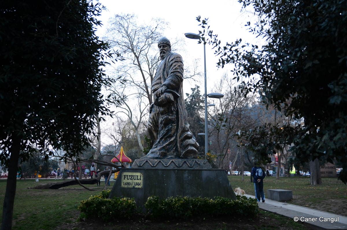 Fuzuli Anıtı