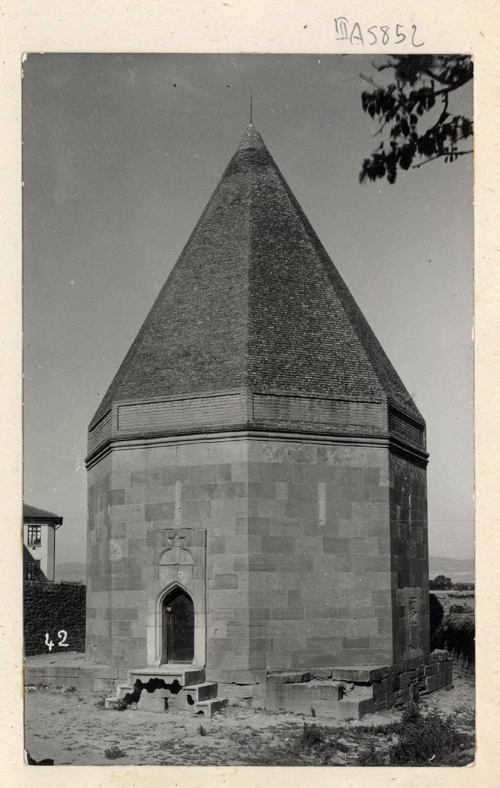 Ulaş Baba Kümbeti