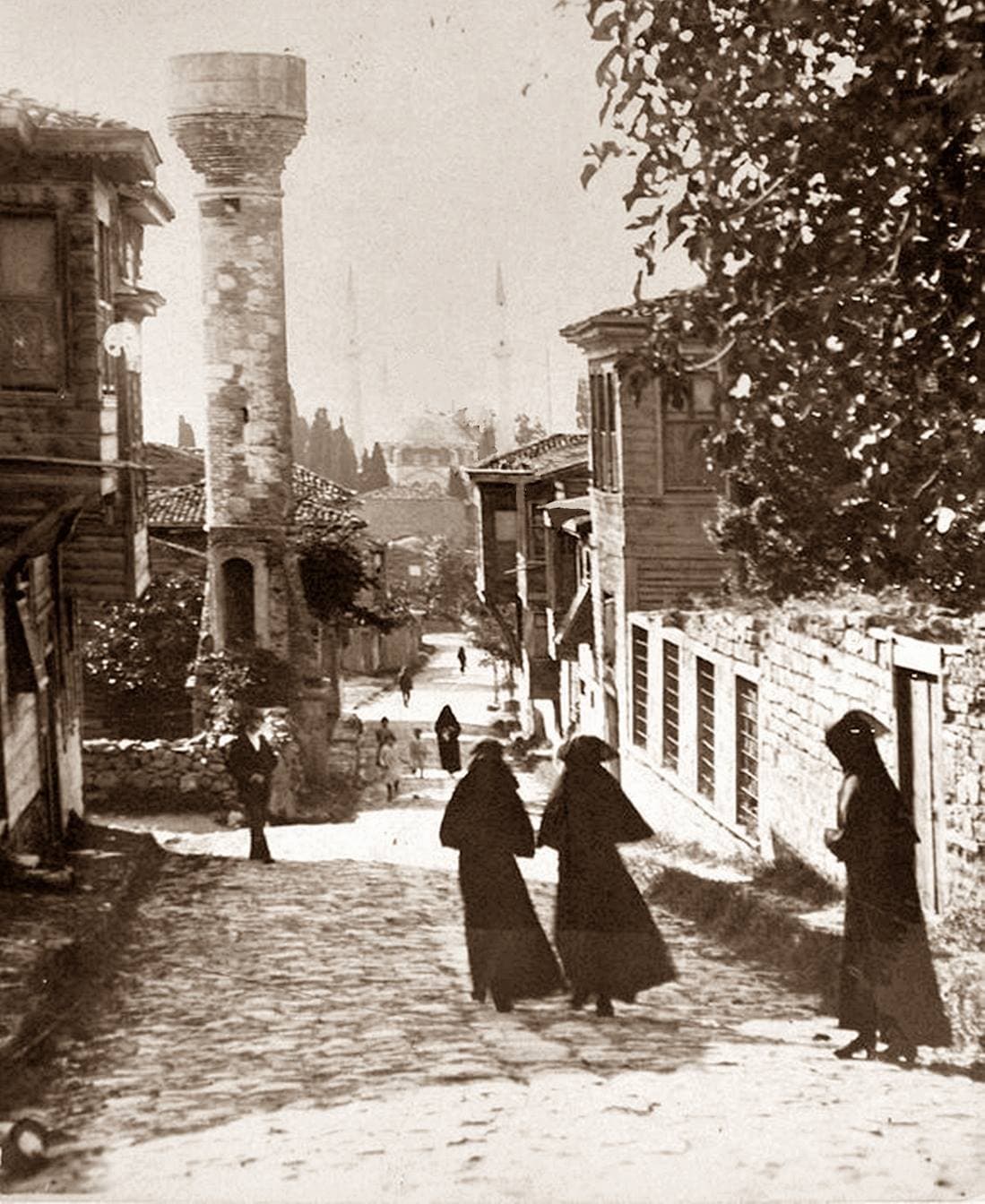 Alaca Minare Camii, Valide-i Atik