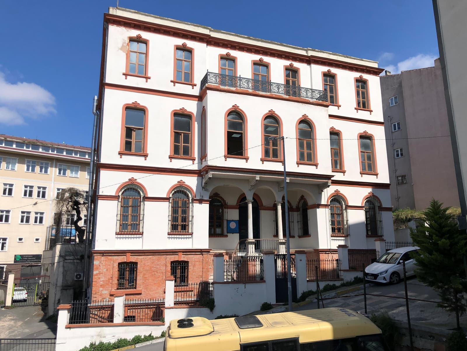 Hoca İshak Efendi Erkek Mektebi