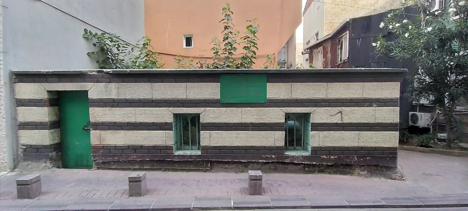 Ak Baba Kabri ve Haziresi