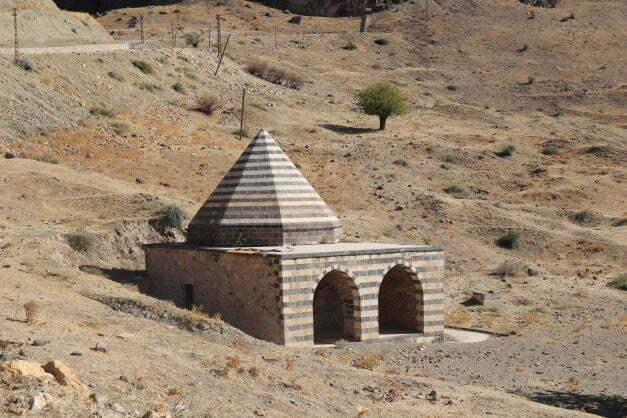 Alacalı Mescit