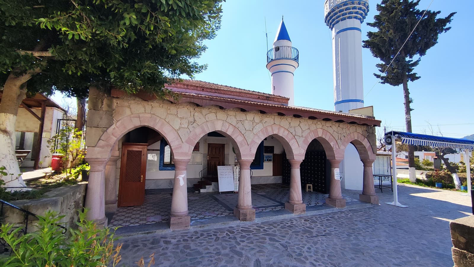 Ortakent Camii