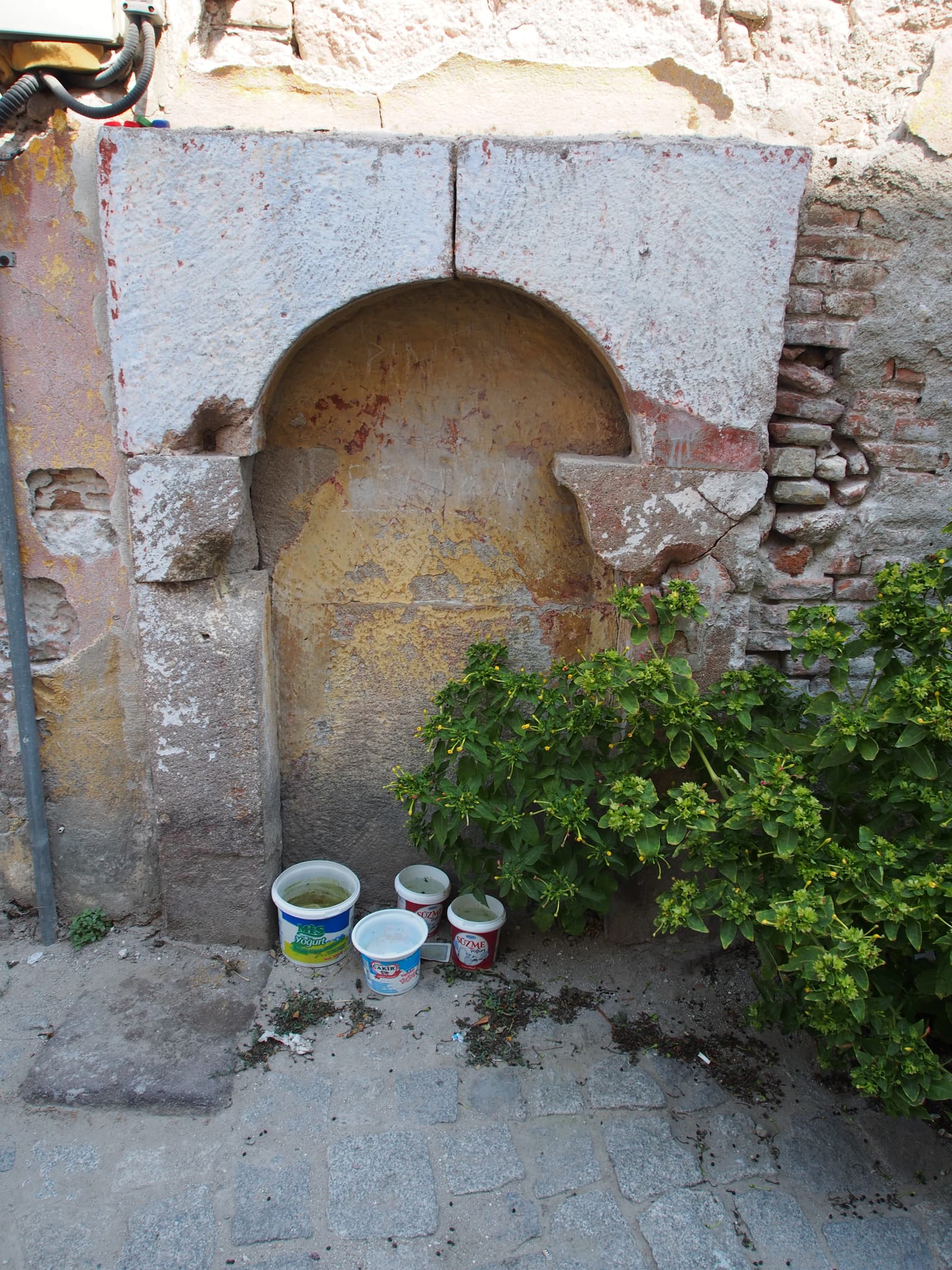 Çeşme – Gazipaşa, Ay Sokak, Bergama