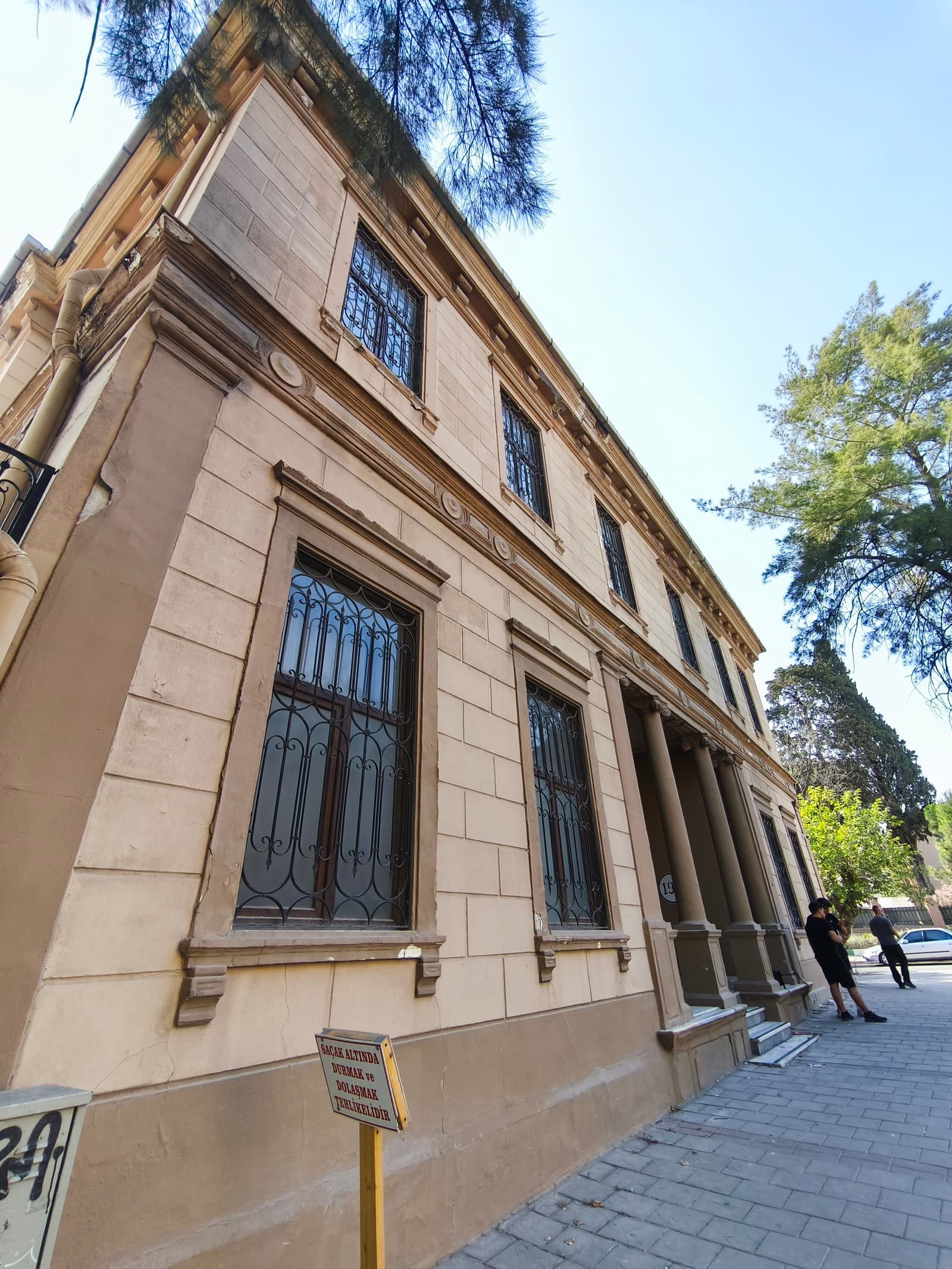 Davy Evi, Bornova