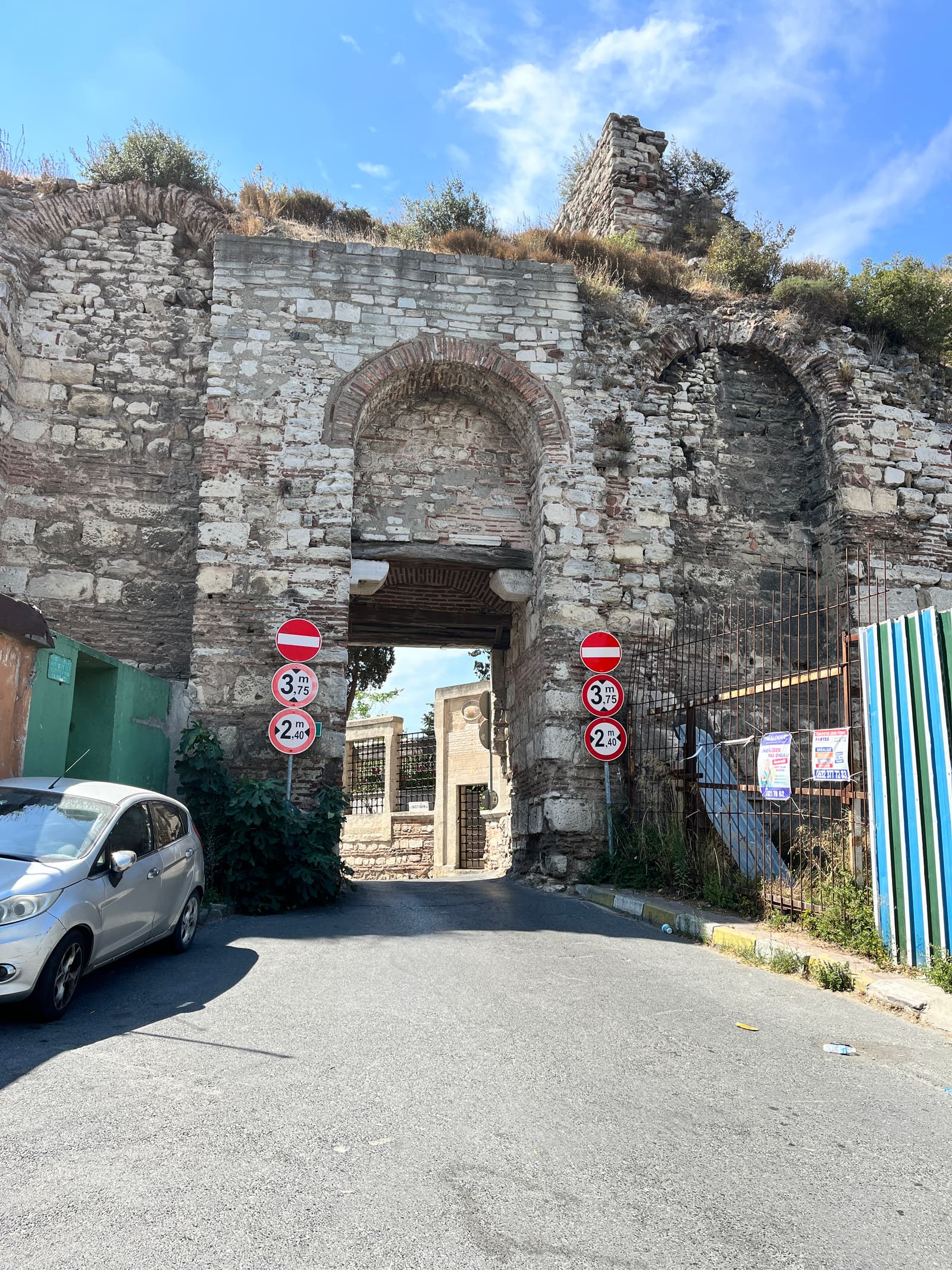 Eğri Kapı