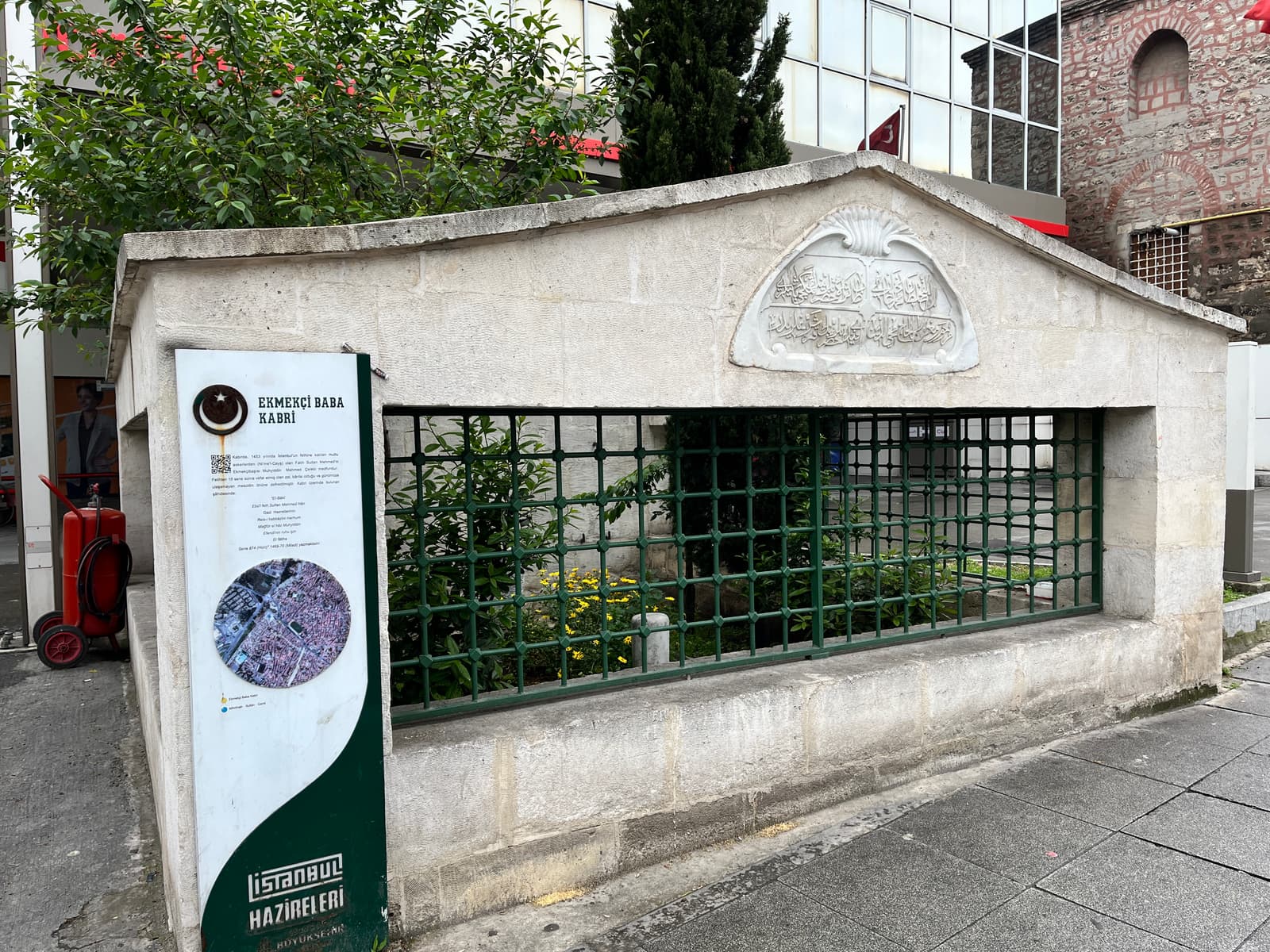 Ekmekçi Baba Kabri