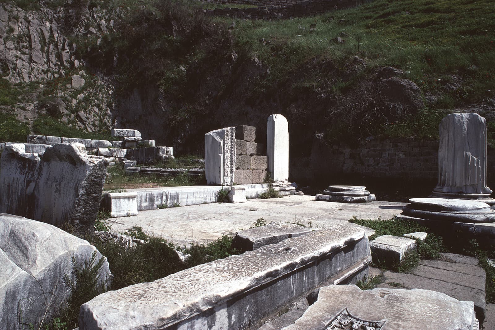 Dionisos Tapınağı