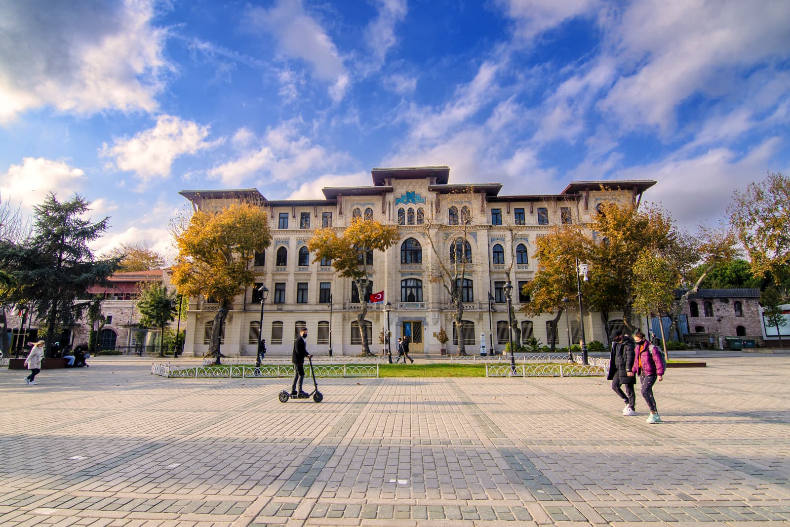 Tapu ve Kadastro Binası