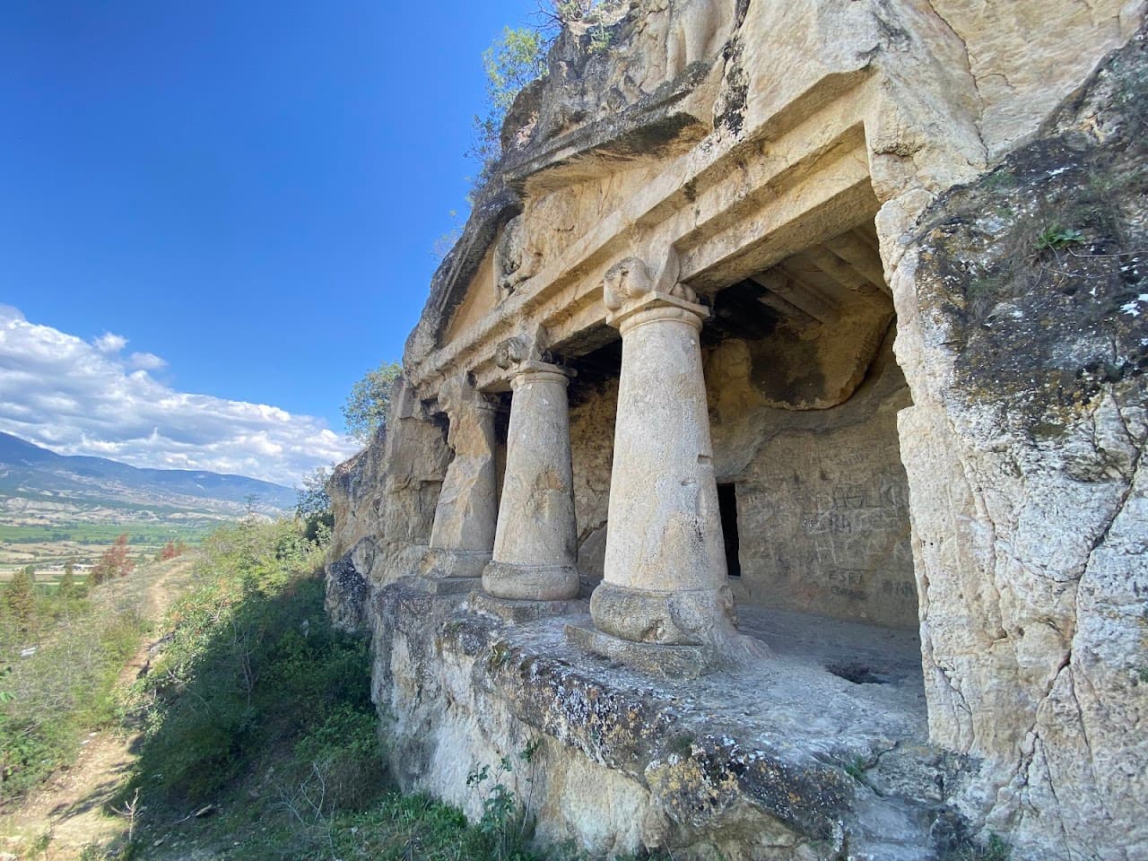 Salar Kaya Mezarı