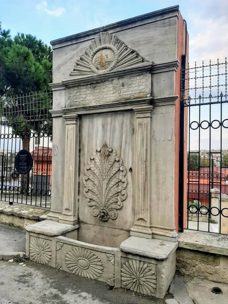 Bezmialem Valide Sultan Çeşmesi, Topkapı