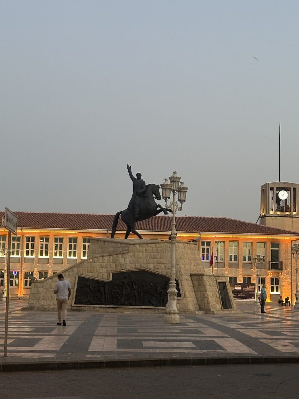 Atatürk Heykeli