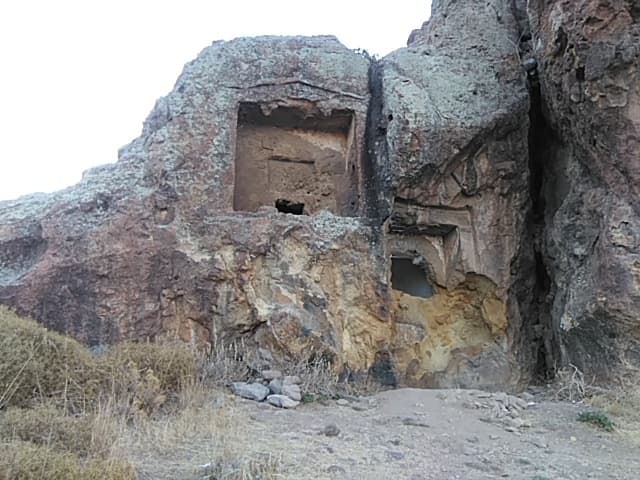 Kaya Mezarları