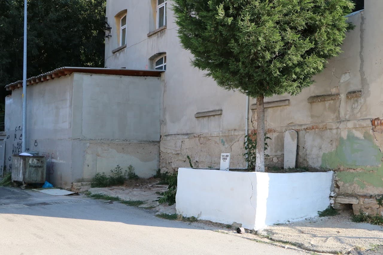 Tabak Sultan Türbesi