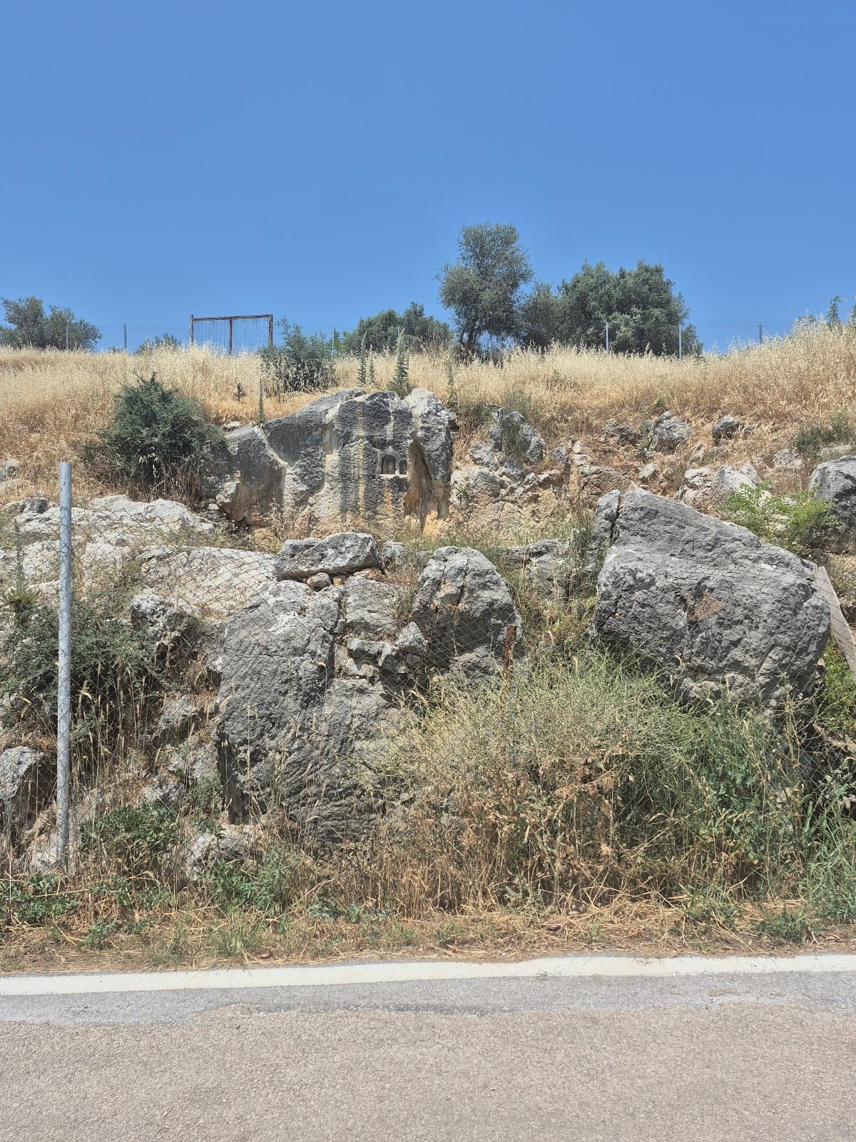 Apollonia Ad Rhyndacum Antik Kenti Nekropol Mezar Alanı