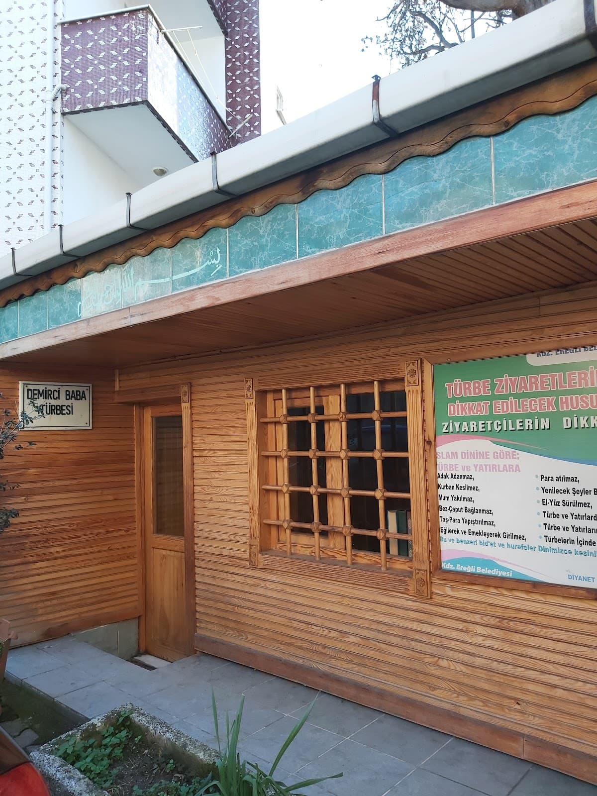 Demirci Baba Türbesi