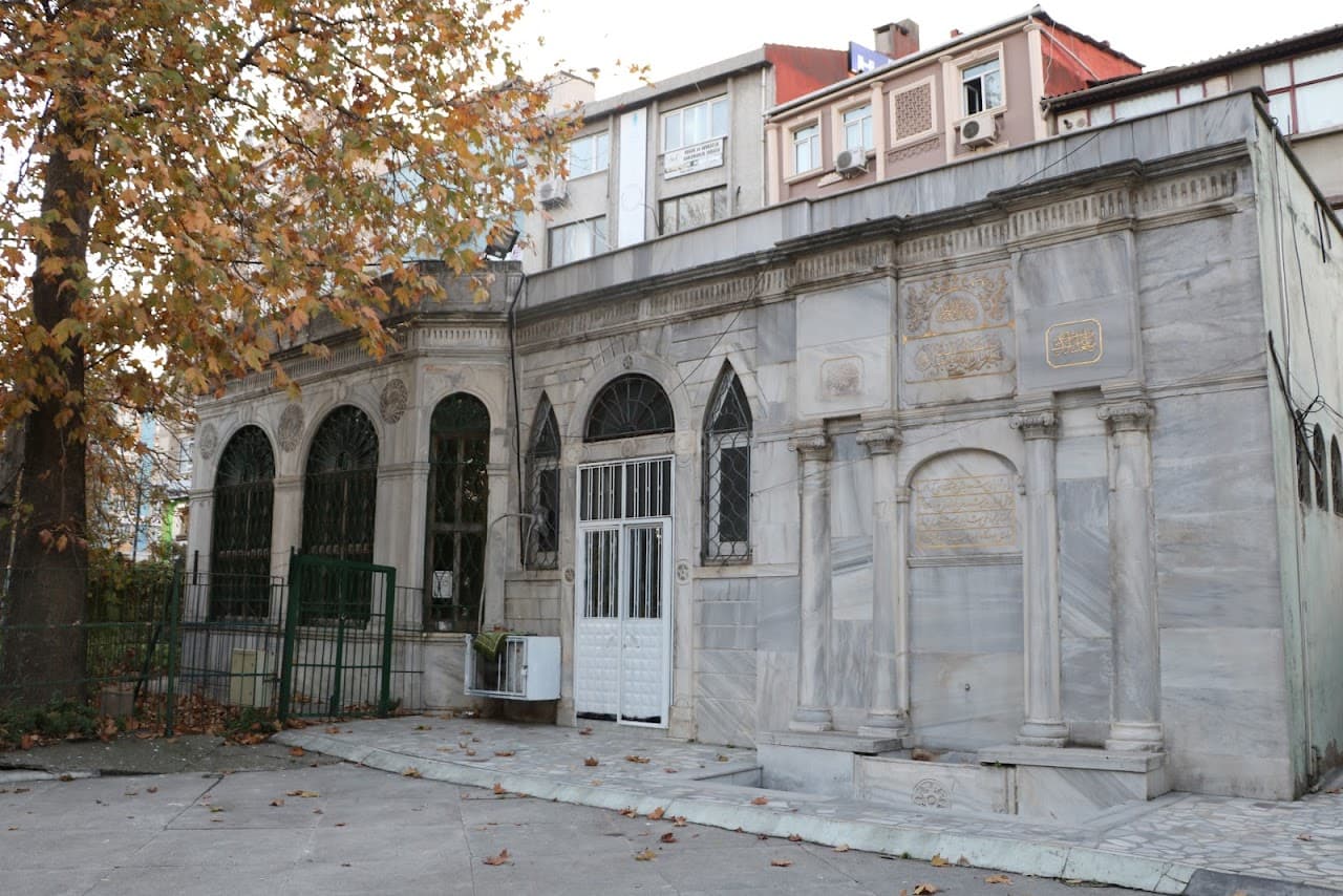 Oğlanlar Tekkesi Türbesi