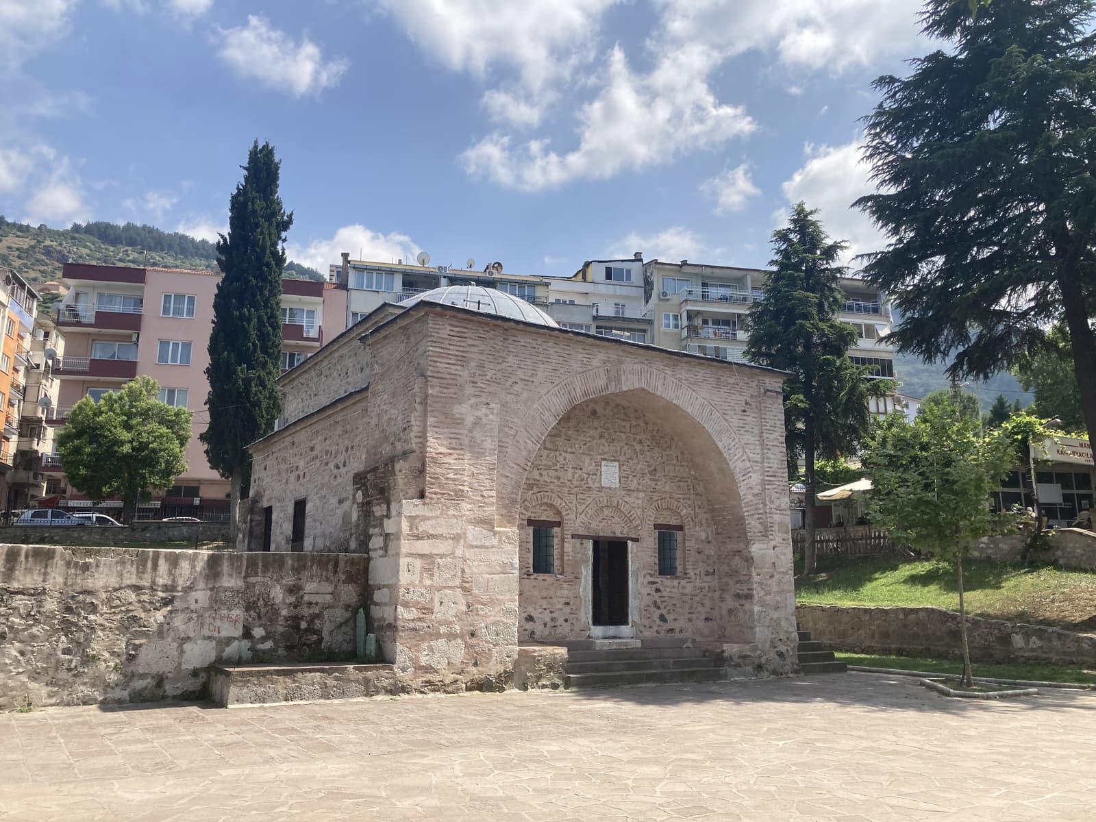 Saruhan Bey Türbesi