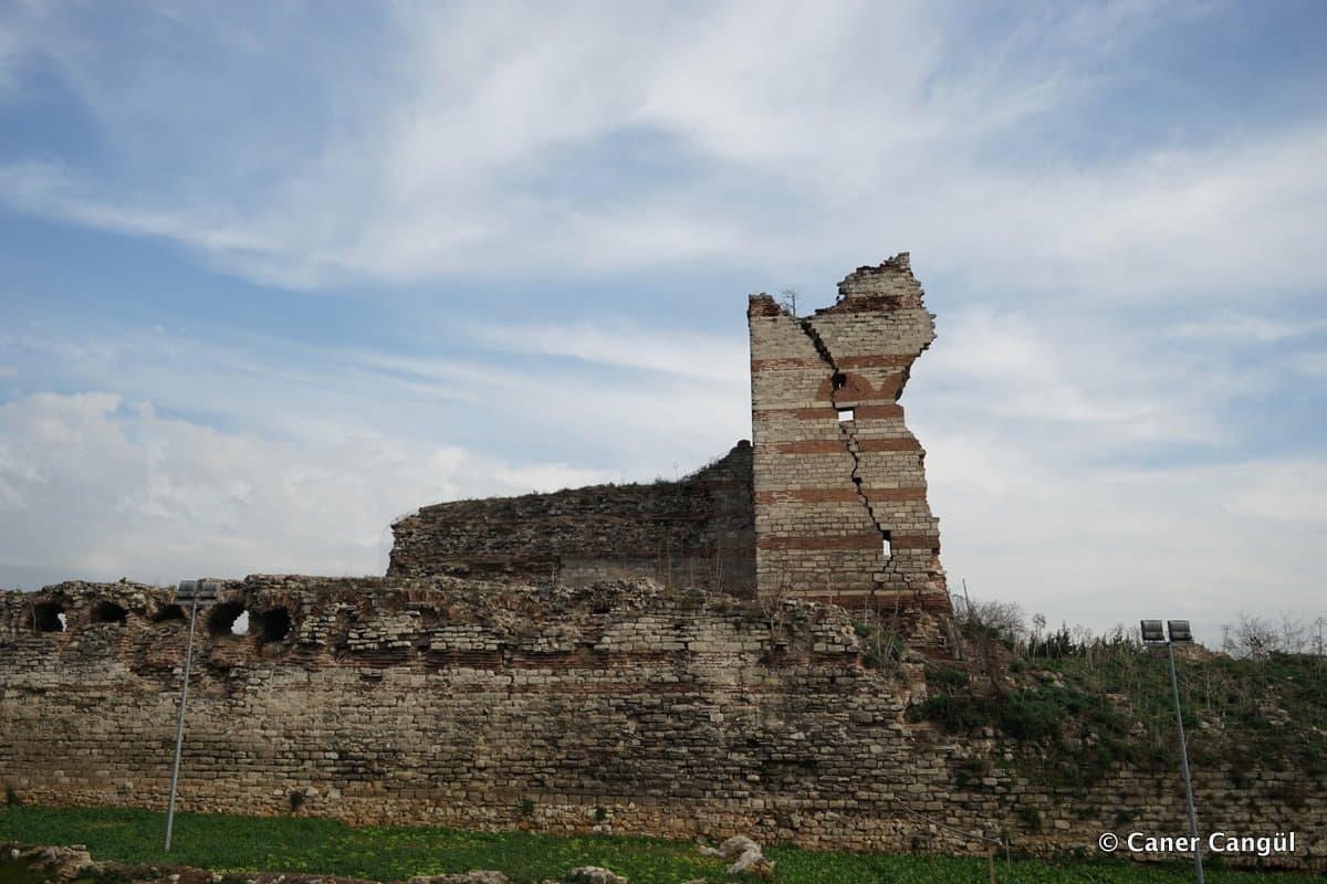 Kara Surları, Ana Sur, T45