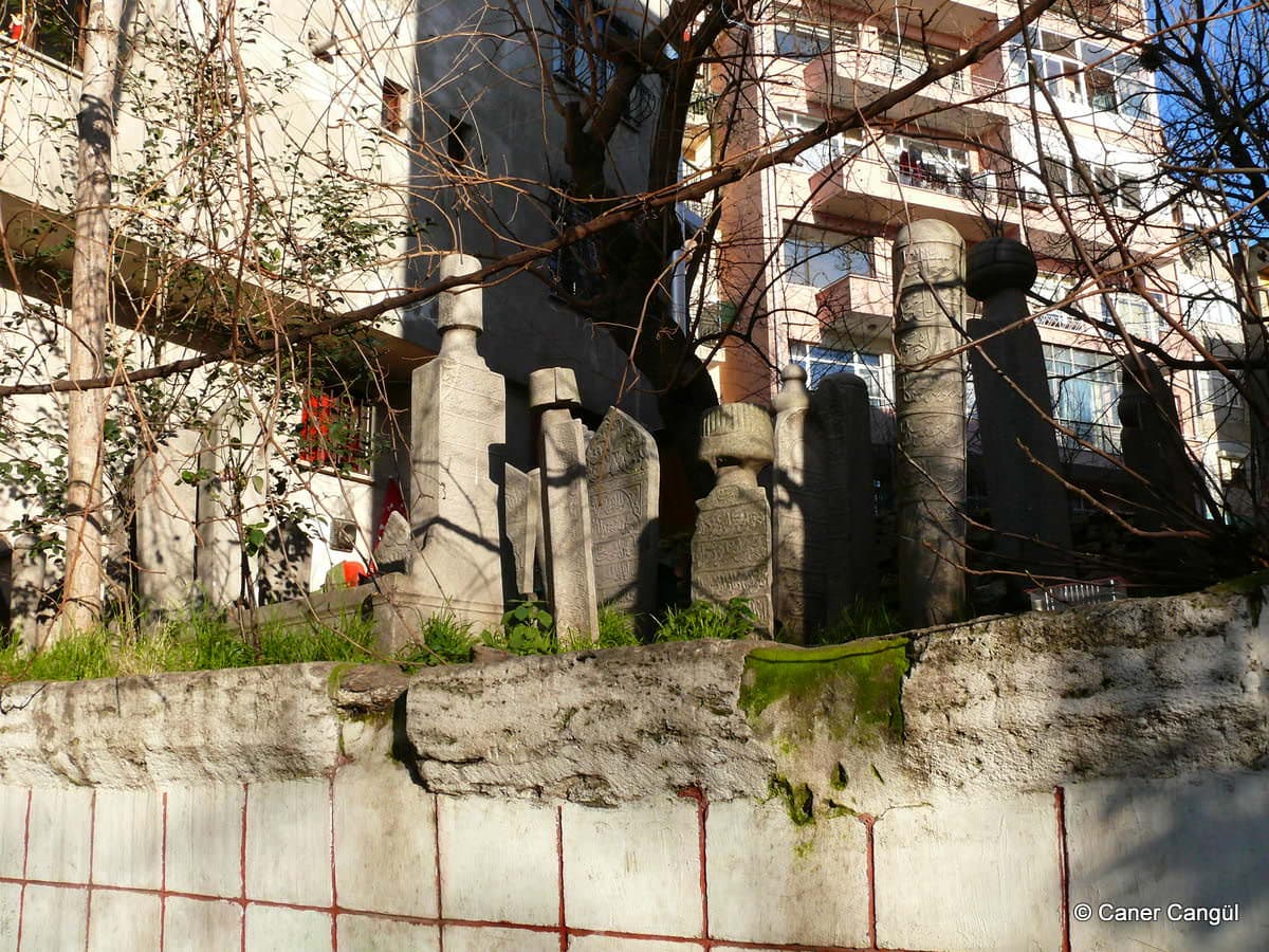 Mustafa Efendi Kabri ve Mektebi Haziresi