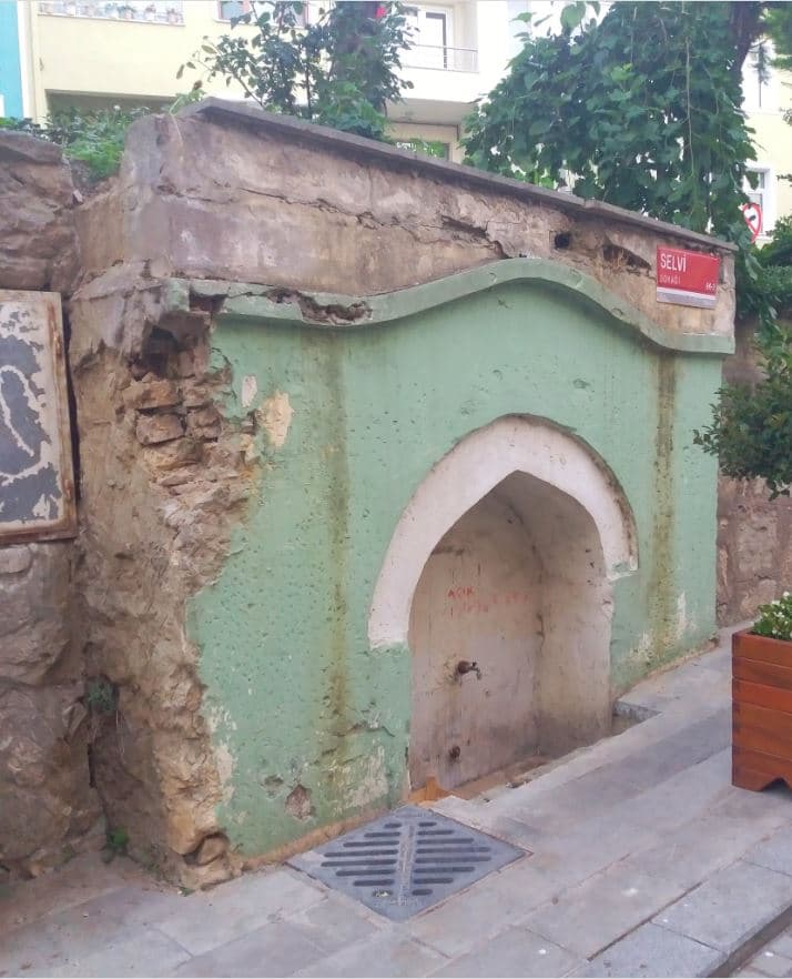 Selvi Sokak Çeşmesi