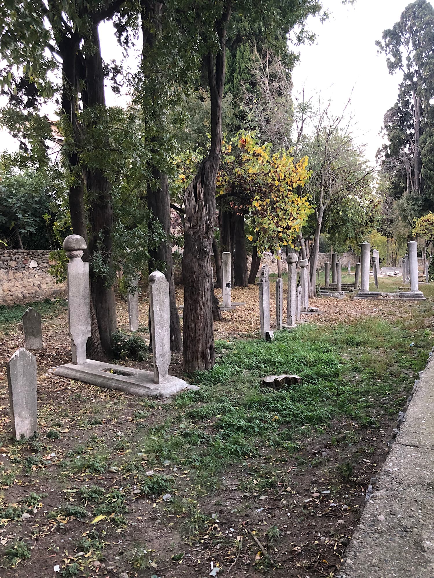 Ayrılık Çeşme Arap Mezarlığı
