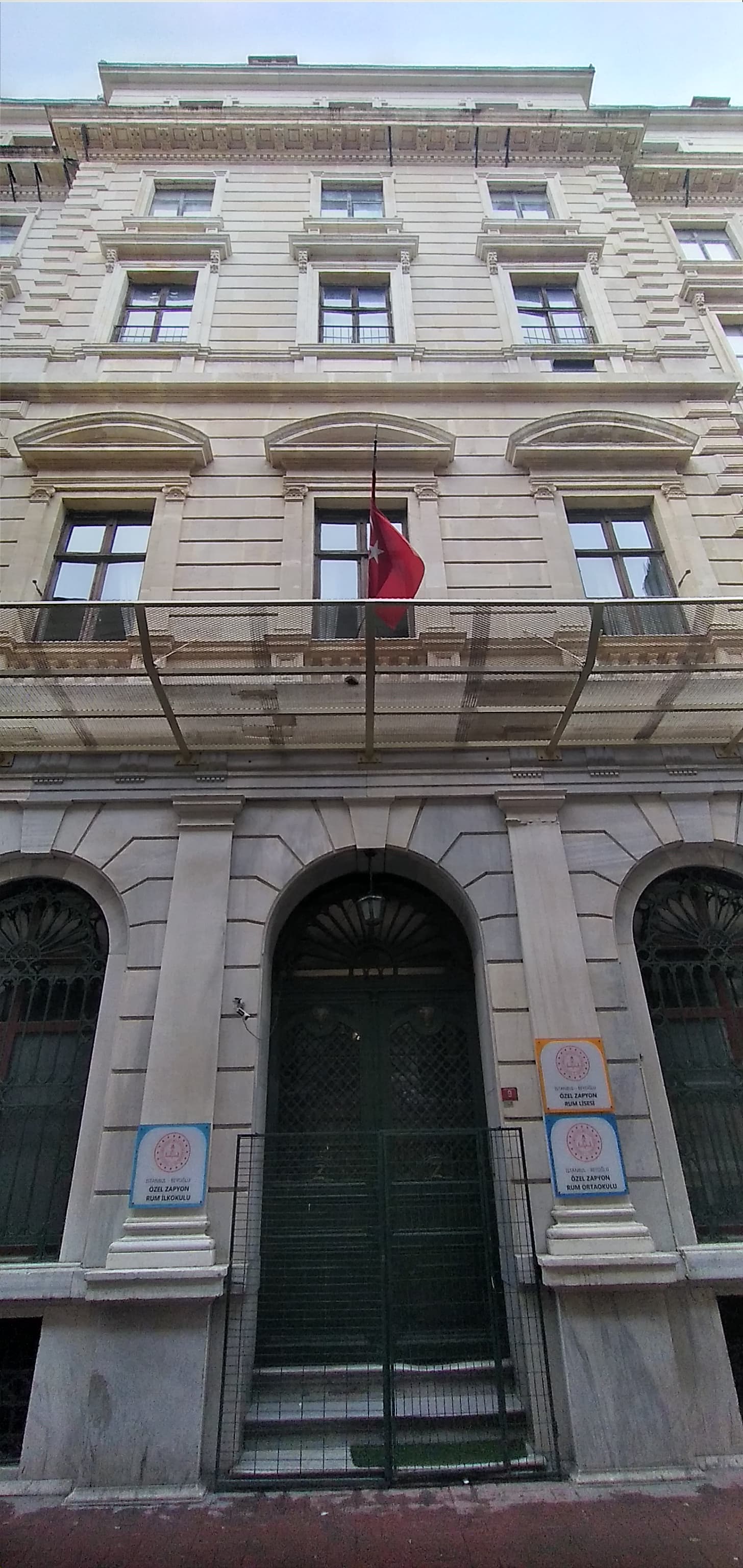 Özel Zapyon Rum Lisesi