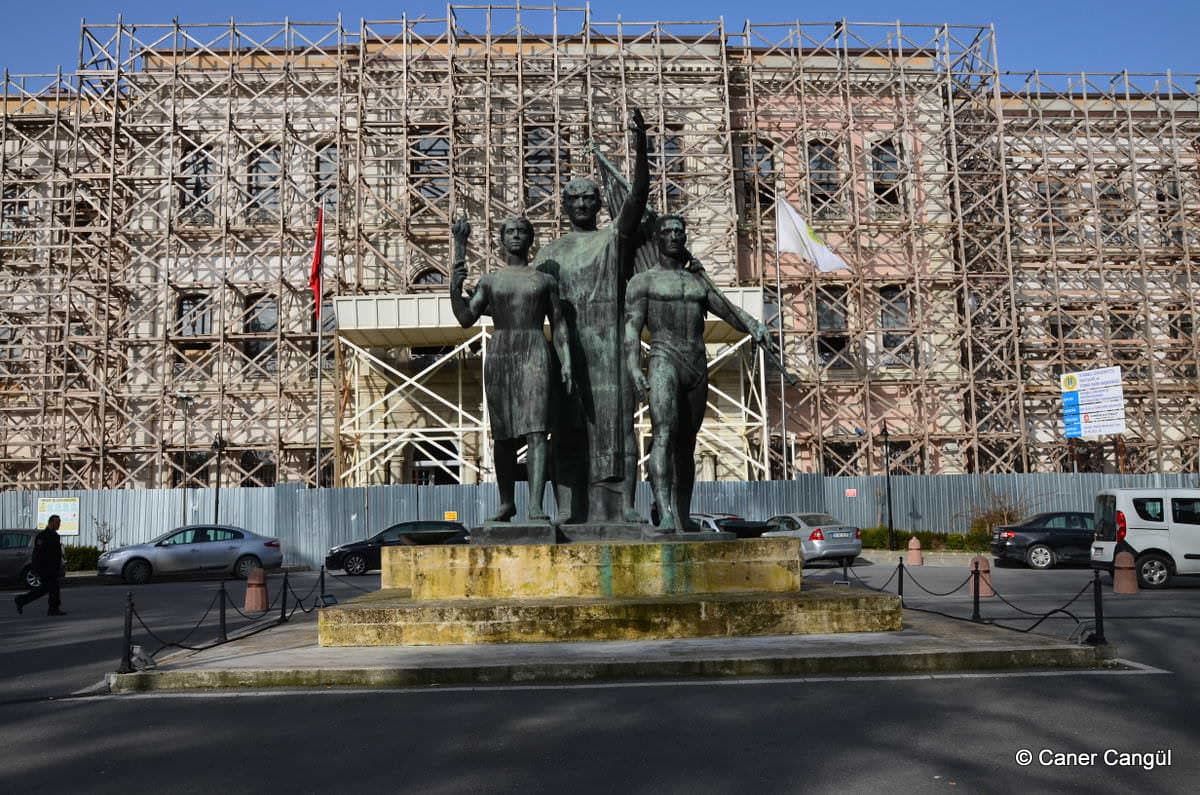 Atatürk ve Gençlik Anıtı