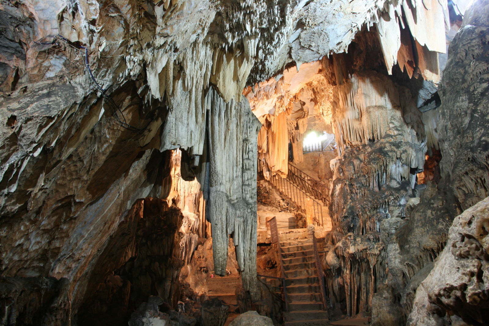 Köşekbükü Mağarası