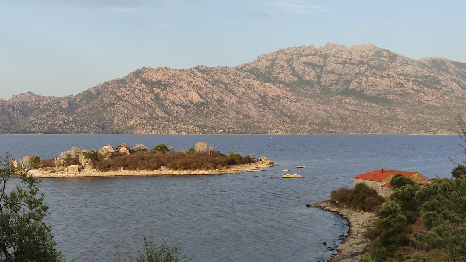 Kahvehisar Adası Manastırı