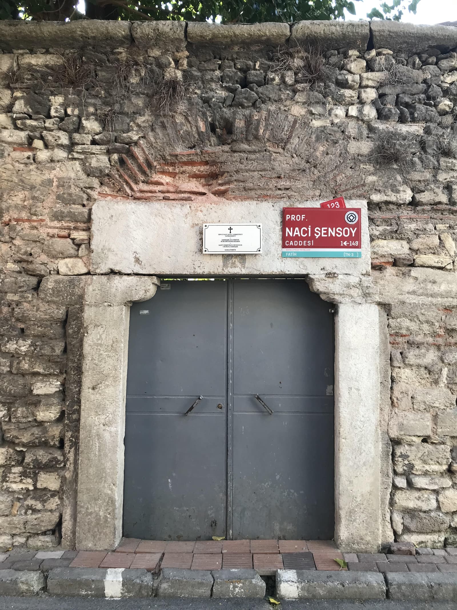 Sarmaşık Aya Dimitri Rum Ortodoks Kilisesi