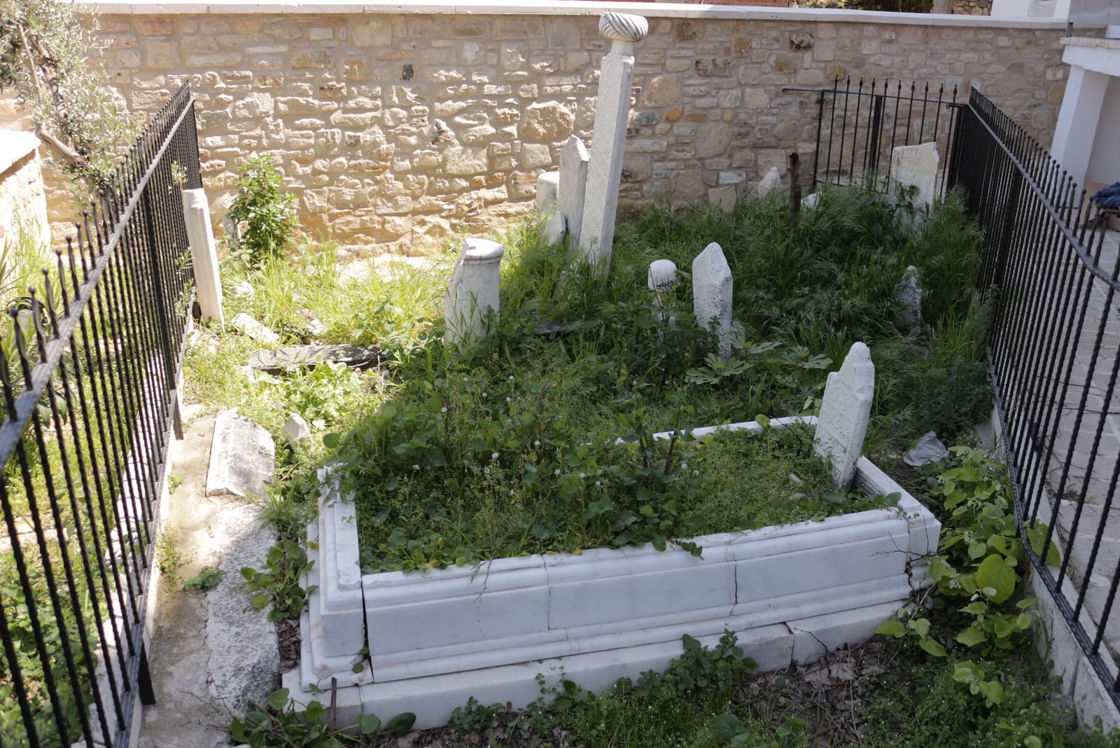 Hacı İbrahim Camii Haziresi