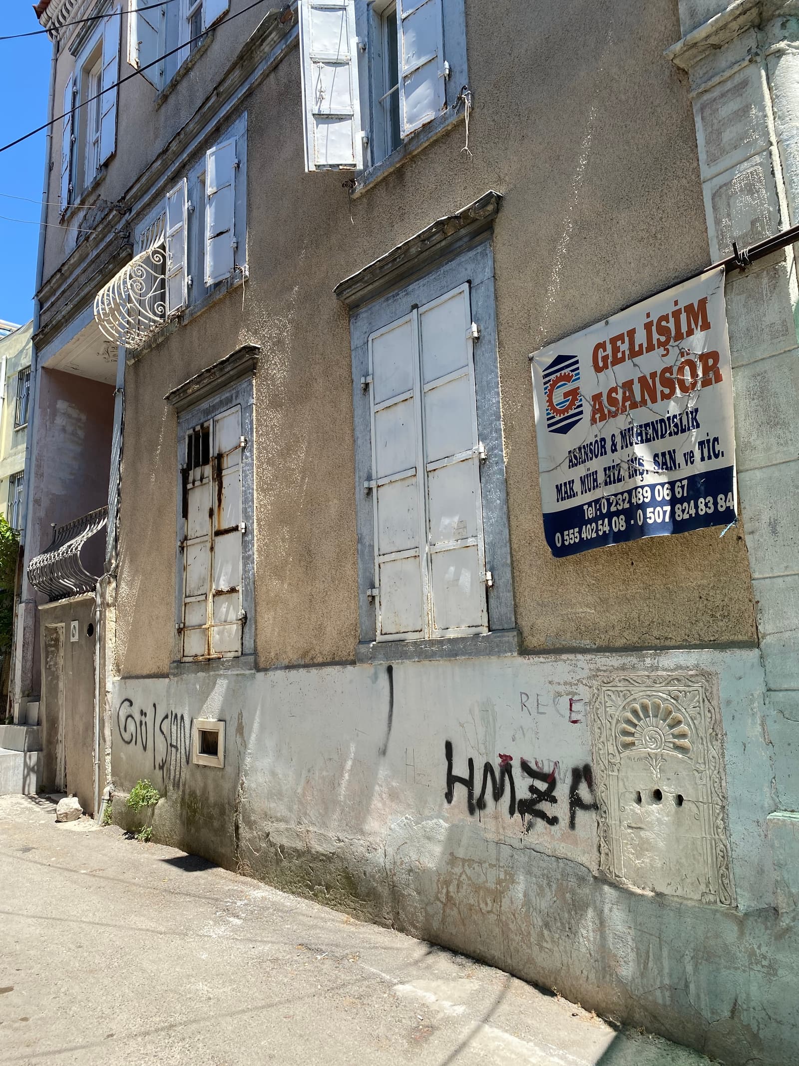 Tarık Sarı Sokak Çeşmesi