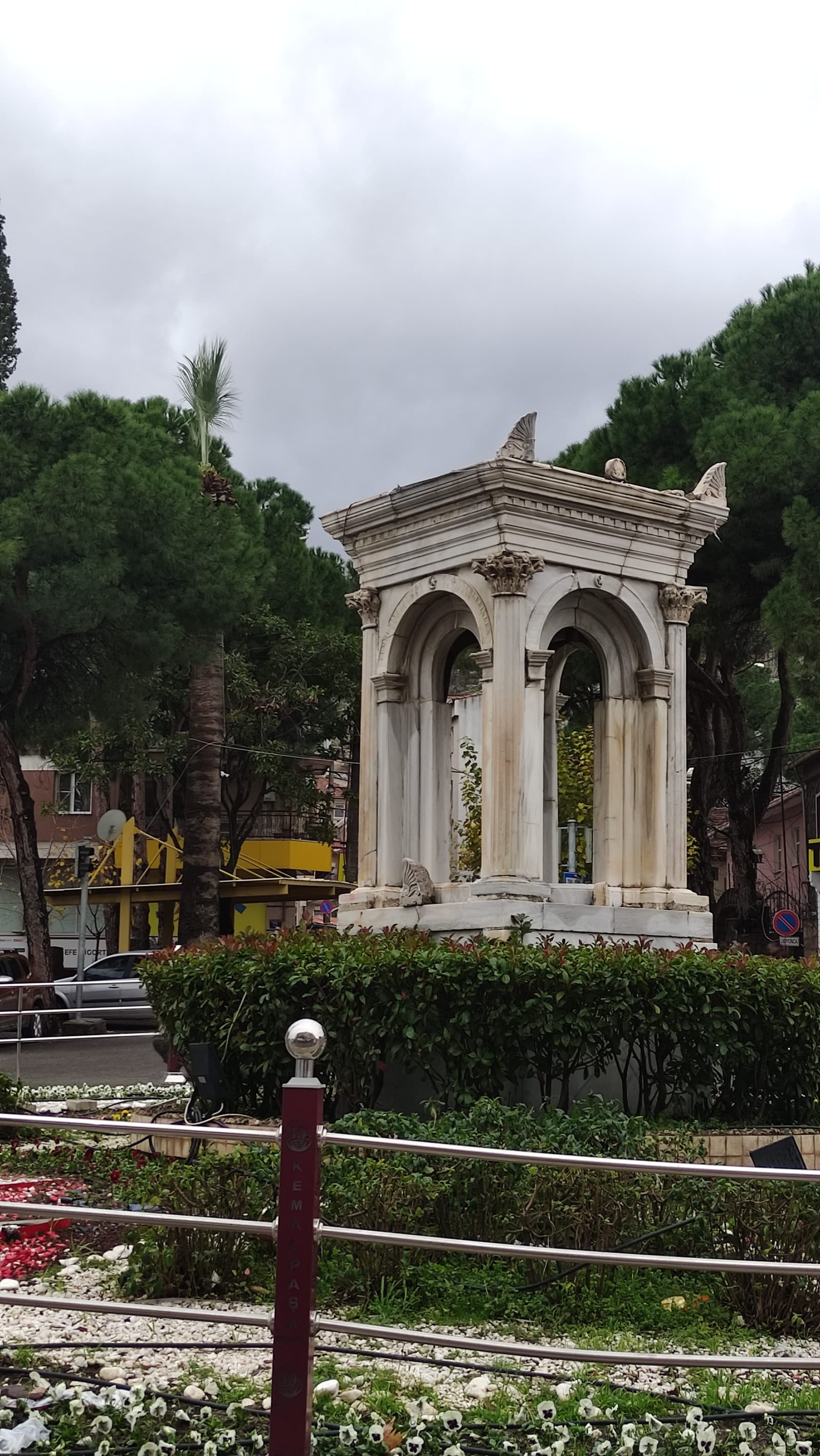 Meydan Anıtı, Kemalpaşa
