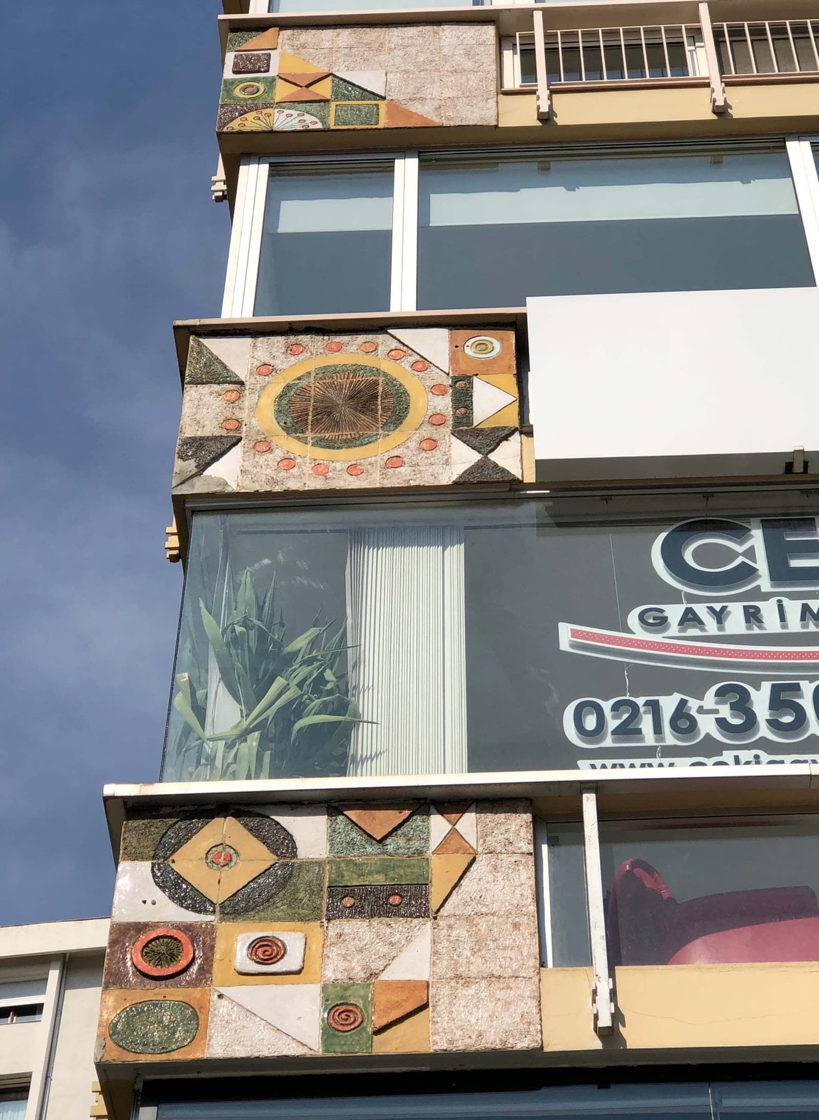 Cemal Bey Apartmanı Seramik Panoları