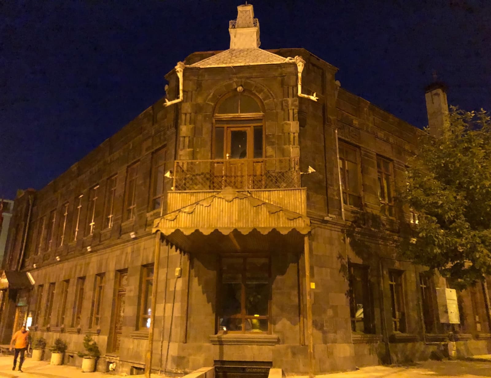 Kafkas Üniversitesi Eski Konservatuar Binası