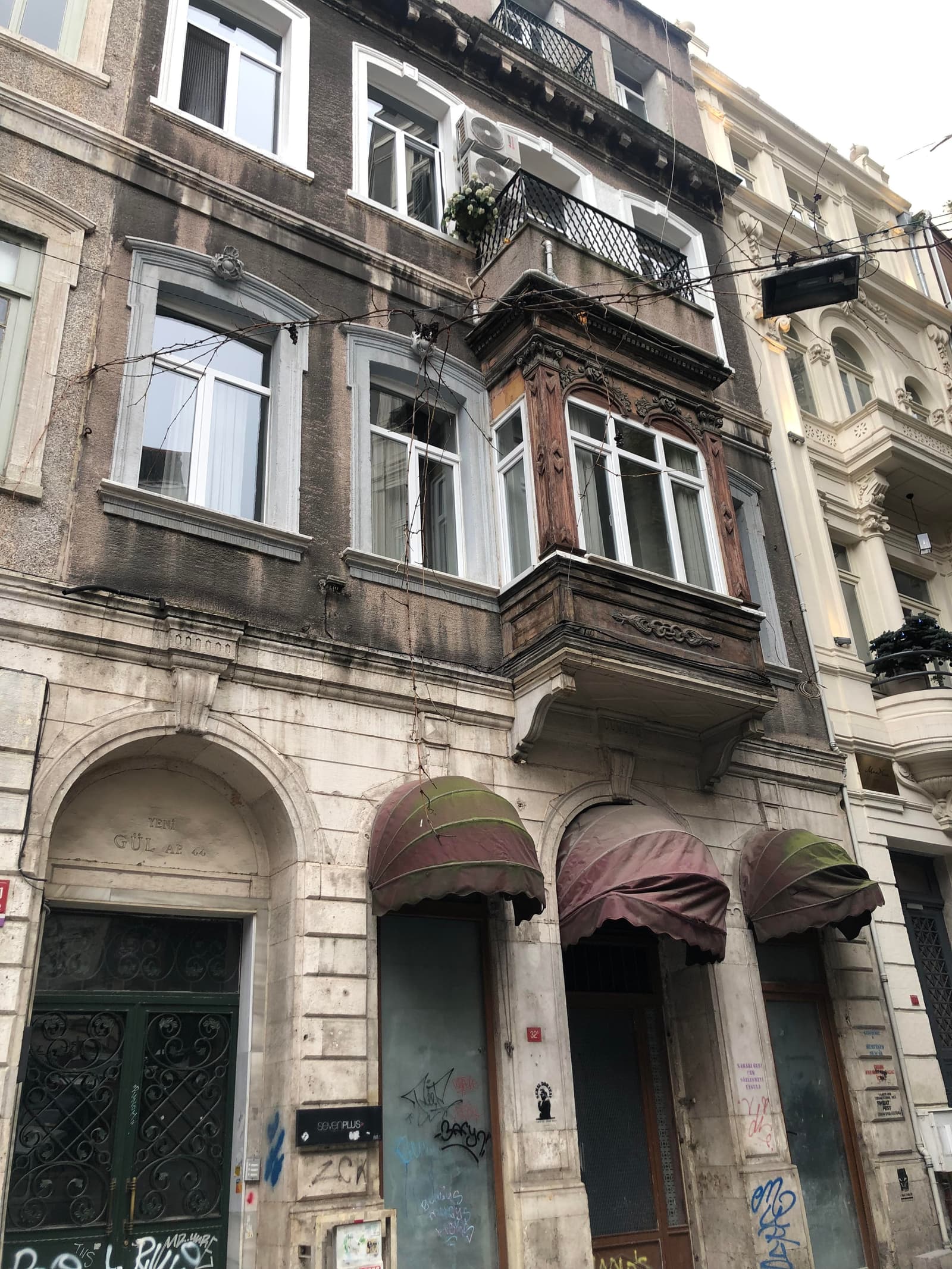 Yeni Gül Apartmanı, Kuloğlu