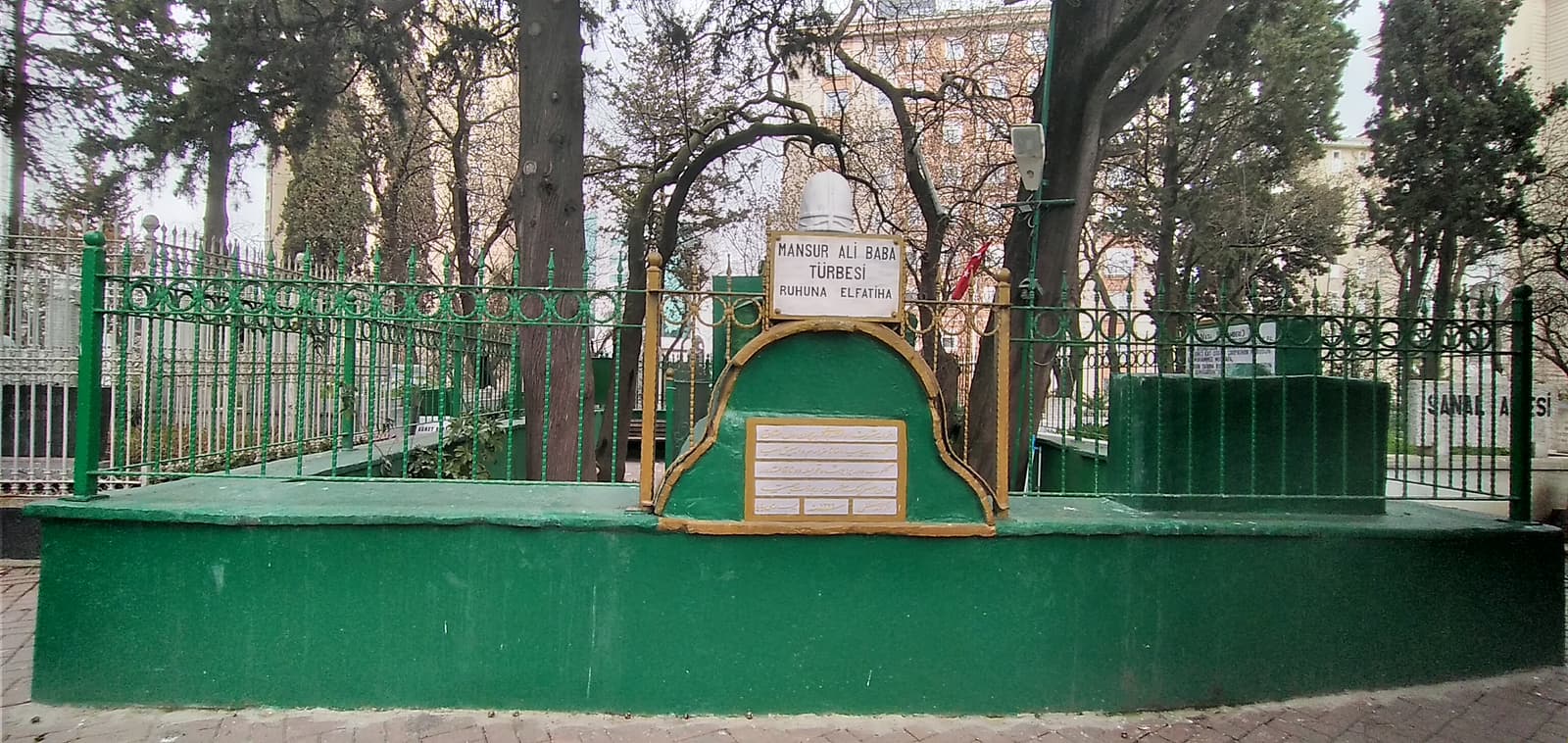 Merdivenköy Mezarlığı