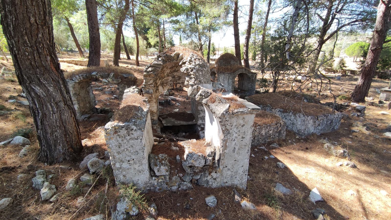 Kızılağaç Mezarlığı