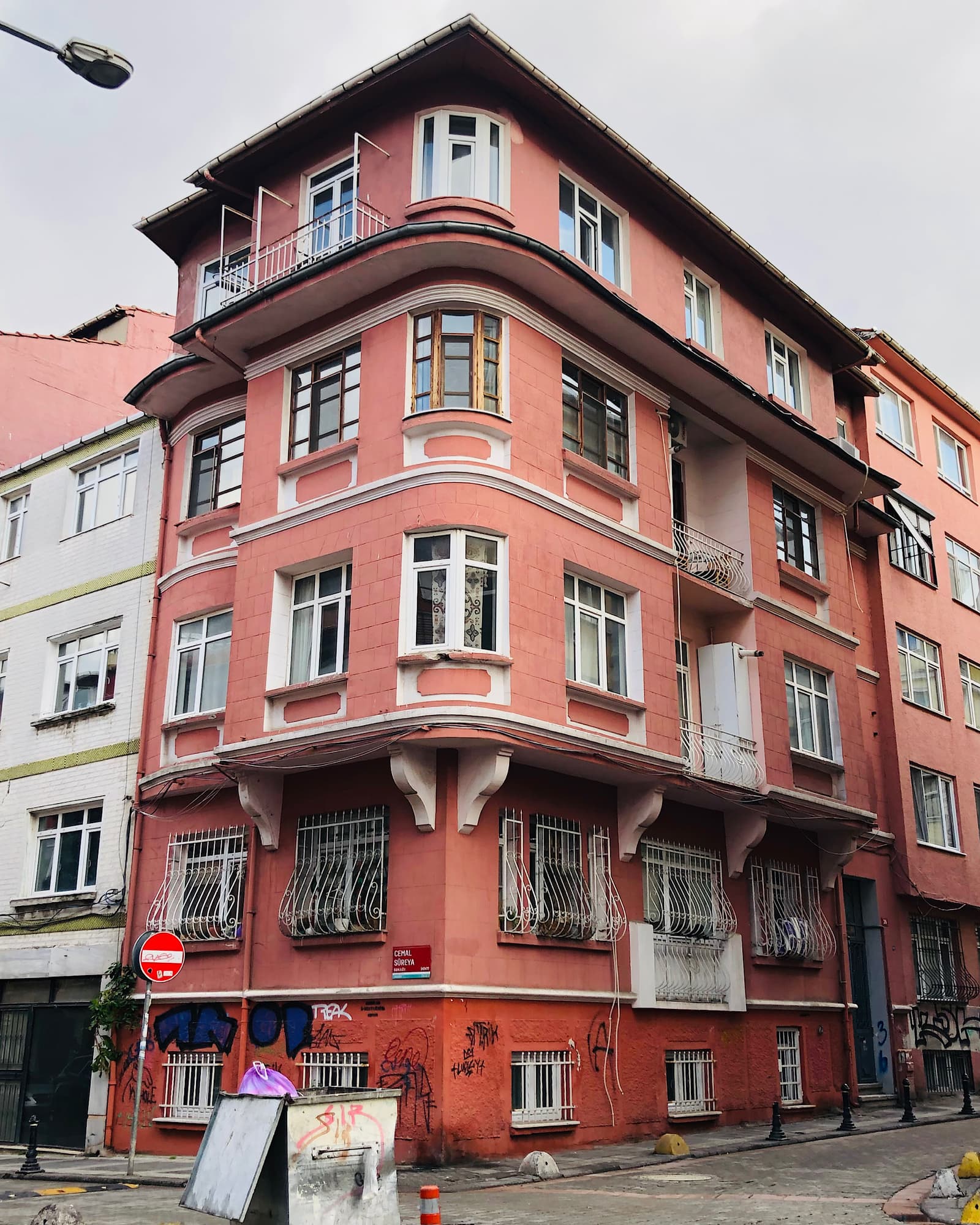 Sıhhat Apartmanı, Caferağa