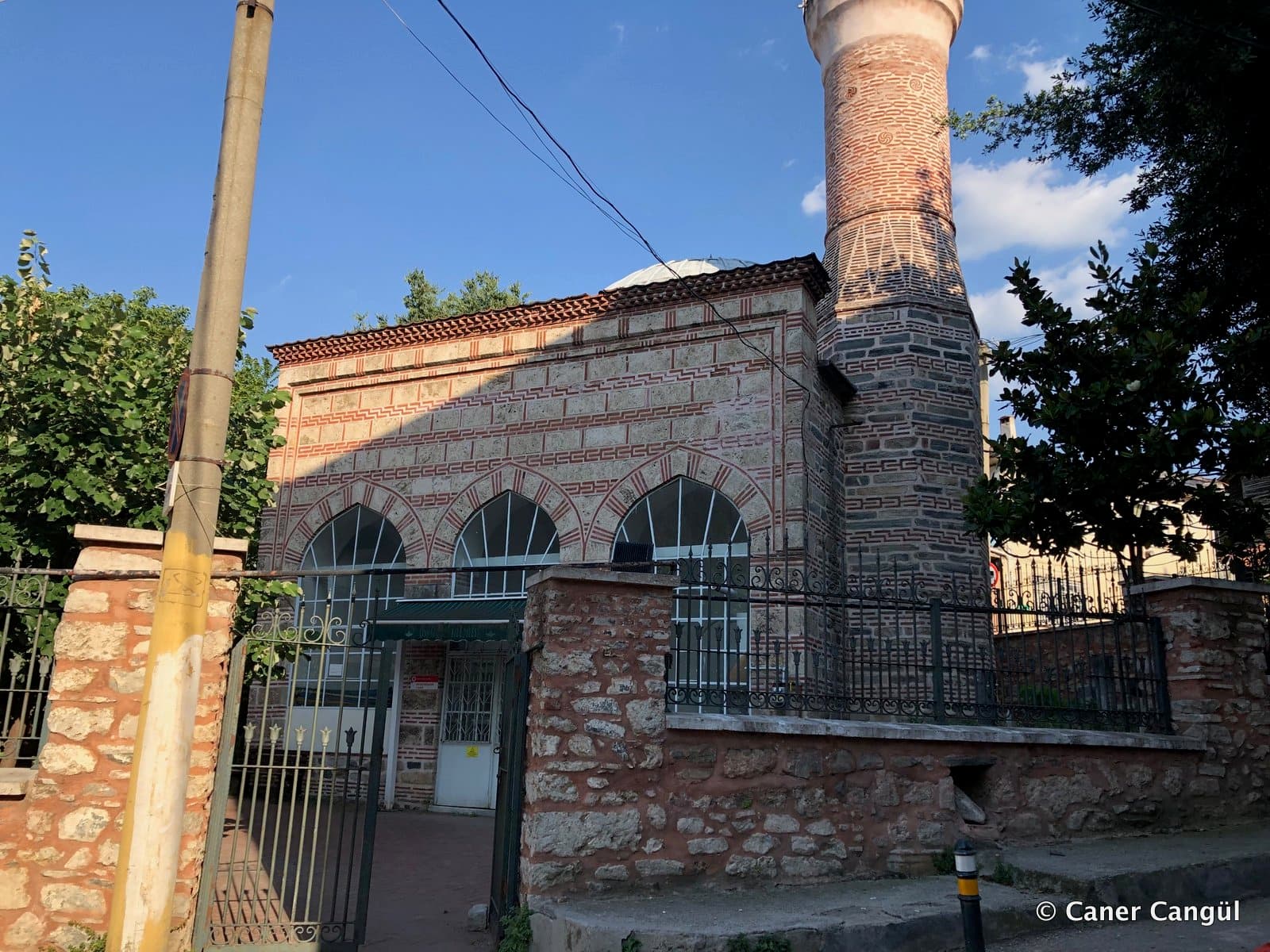 Duhter-i Şeref Camii