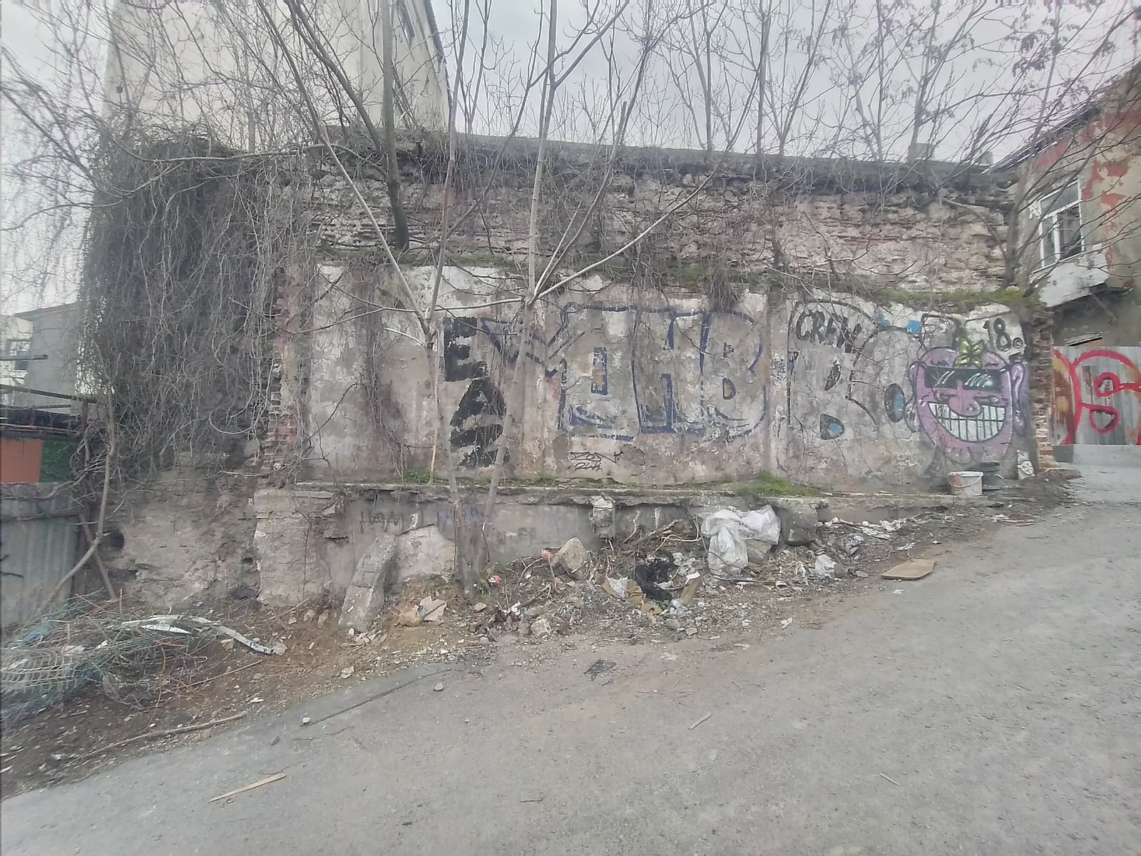 Yolcuzade Camiinin Yakınındaki Su Yapısı