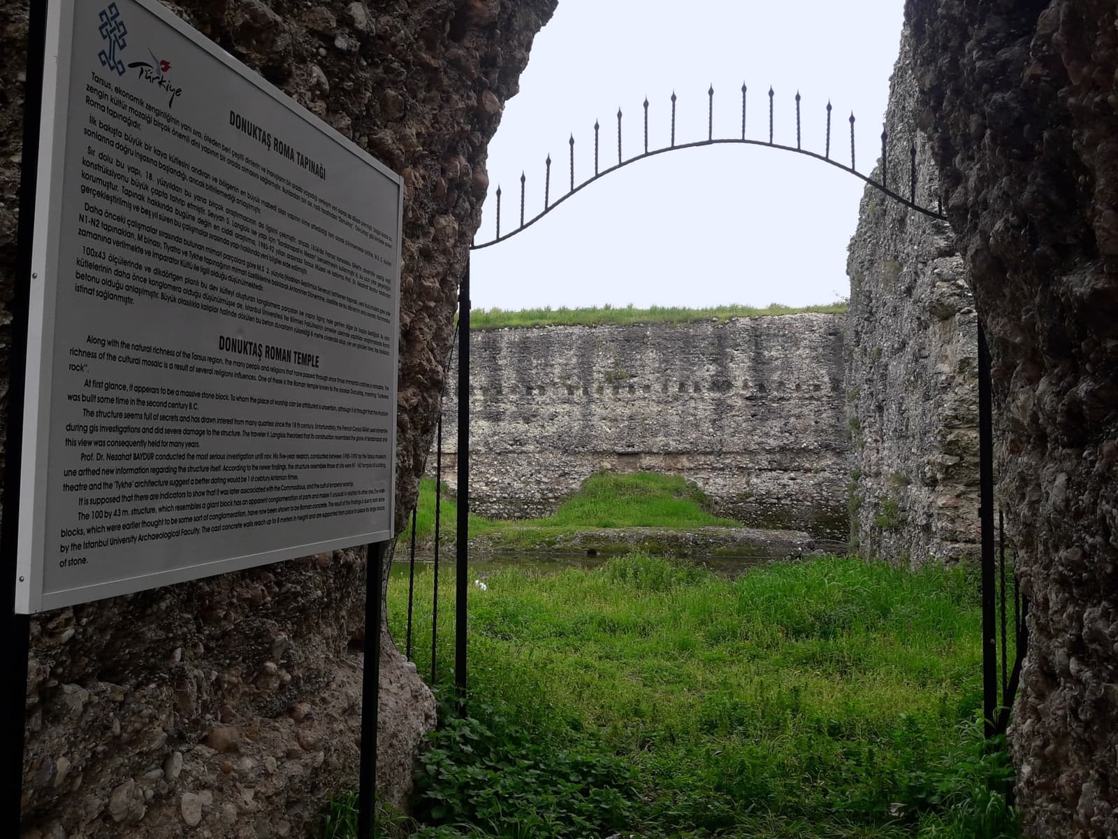 Tarsos Hadrianus Tapınağı