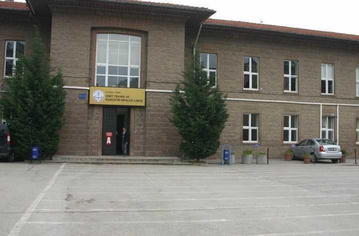 İzmit Mesleki ve Teknik Anadolu Lisesi Binası