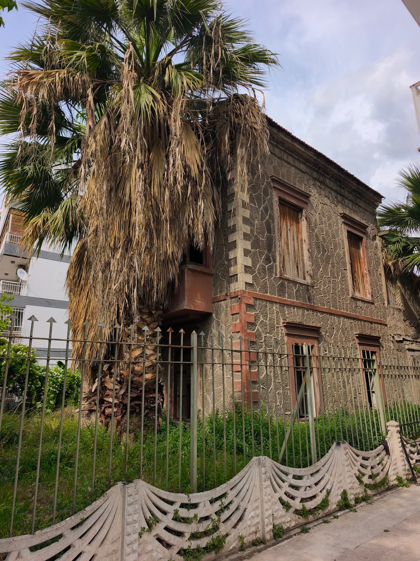 Mahfel, İzmir